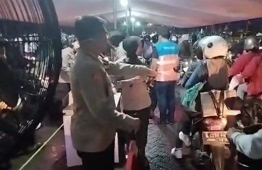 Pemudik Arus Balik Disambut Hangat Oleh Jajaran Polda Banten dan KSOP di Pelabuhan Pelindo Ciwandan