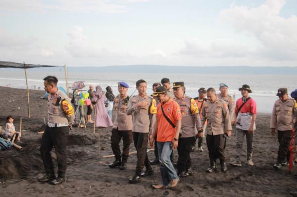 Liburan Hari Raya, Satpolairud Polres Jember Tingkatkan Pengamanan Objek Wisata Pantai