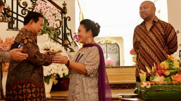 Momen Prabowo Hadiri Syukuran Ulang Tahun Mantan Istri Titiek Soeharto, Dapat Potongan Tumpeng Kedua