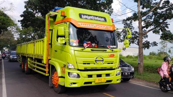 Kendaraan Sumbu Tiga Sudah Beroperasi, Arus Balik di Jalan Limbangan Garut Padat