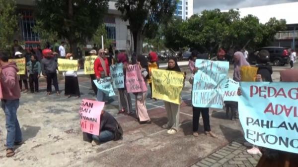 Pedagang Eks MTQ Protes Kebijakan Penertiban Lapak Tanpa Solusi Pj Wali Kota Kendari Muhammad Yusup