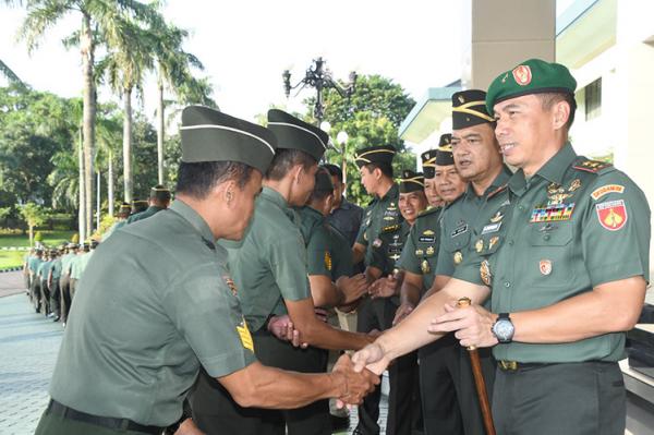Momen Kebersamaan Pangdam IV Diponegoro dan Prajurit saat Halalbihalal