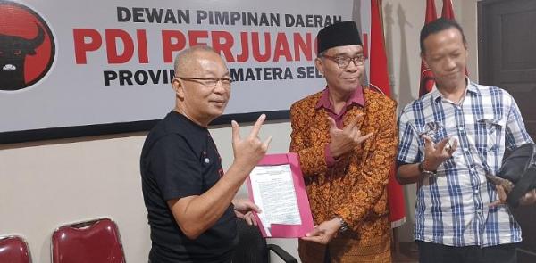 Back to Memories, Momen Eddy Santana Putra Ambil Formulir Pendaftaran Balon Gubernur Sumsel di PDIP