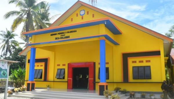Bupati Luwu Utara Resmikan Gedung Pemuda dan Olahraga Desa Malangke
