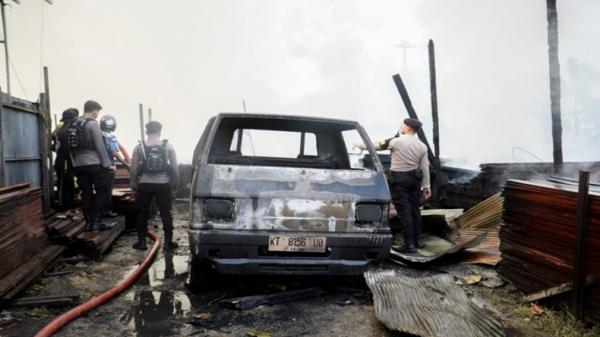 Kebakaran Bengkel dan Gudang Penumpukan Kayu di Tenggarong, Kerugian Capai Rp4 Miliar