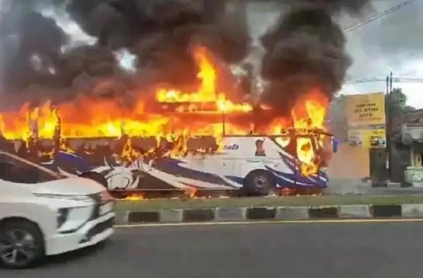 Viral Bus PO Haryanto Hangus Terbakar di Ring Road Sleman, Begini Kronologinya