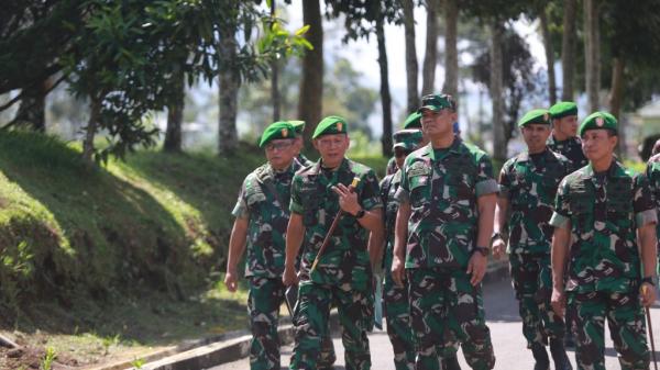 Wakasad Letjend TNI Tandyo Budi R Cek Fasdik Wilayah Kodam III Siliwangi