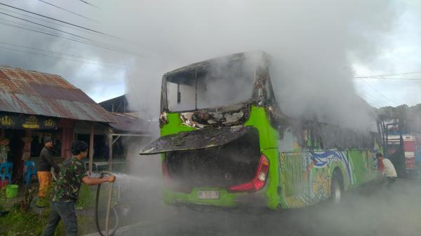 Bus Pariwisata Terbakar di Simalungun 42 Pelajar dan Guru Nyaris Hangus Terpanggang