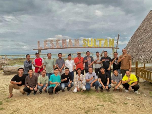 Tokoh Masyarakat dan Pemuda Desa Muara Gelar Silaturahmi dan Halal Bihalal di Lesehan Sultan