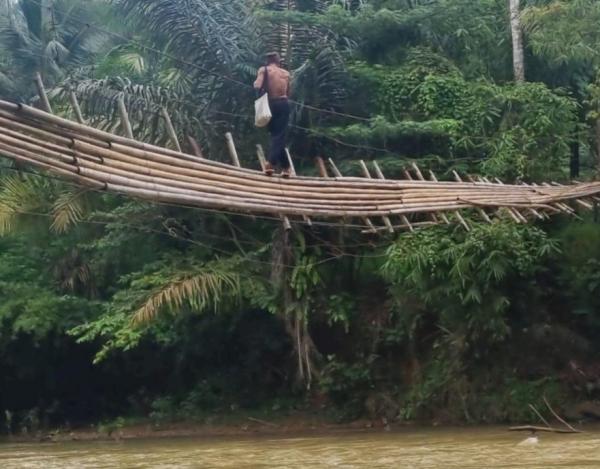 PUB Lebak Gelar Aksi Sasieur Sabenyeur untuk Bangun Jembatan Putus di Desa Terpencil