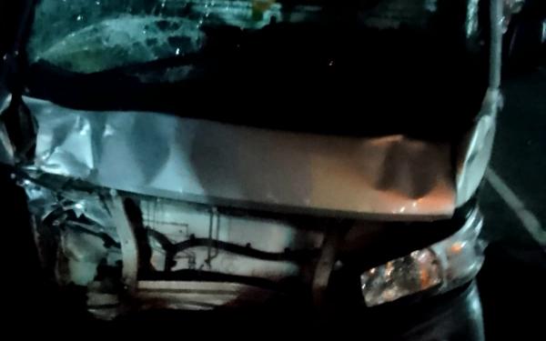 Celaka! Pikap Tabrak Motor di Depok, Tiga Pengendara Luka Parah