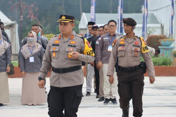 Kapolres Dumai Pimpin Apel Gelar Pasukan Pengamanan MTQ Tingkat Provinsi Riau Ke 42 Tahun 2024