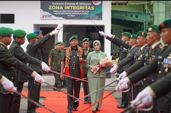 Kolonel Ali Imran Danrem 011/Lilawangsa Disambut Tradisi Pedang Pora