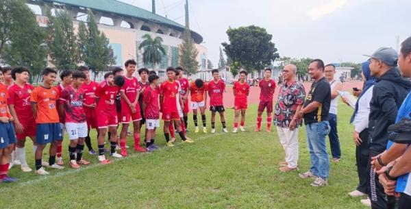 Ketua KONI Kabupaten Bogor Pantau Latihan Tim Sepakbola Dipersiapkan Untuk Porprov Jabar 2026