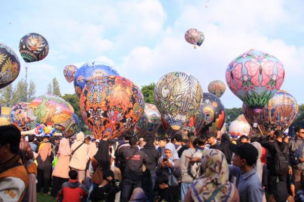 53 Komunitas Ramaikan Puncak Festival Balon Udara di Wonosobo