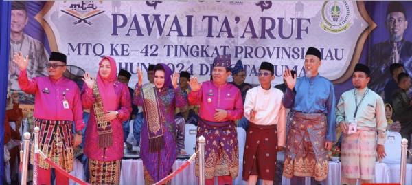 Walikota Dumai Bersama Forkopimda Provinsi Riau Lakukan Pelepasan Pawai Taaruf MTQ ke 42