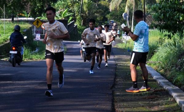 Nova Arianto Bawa 36 Pemain Timnas U-16 Hasil Seleksi ke Lereng Gunung Merapi