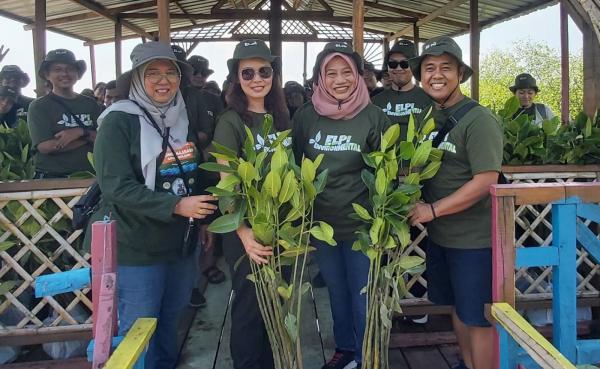 ELPI Peduli Lingkungan, Lakukan Penanaman Mangrove dan Bantuan Fasilitas Wisata di Surabaya