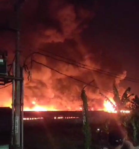 Kebakaran Pabrik Pengolahan Rotan di Plumbon Cirebon, Kerugian Diperkirakan Capai Milyaran