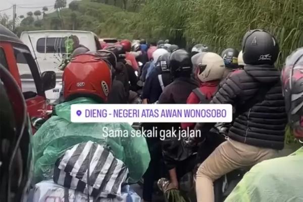Viral Kawasan Dieng Wonosobo Macet Total Dibanjiri Wisatawan, Netizen: Ora Mlaku Blas
