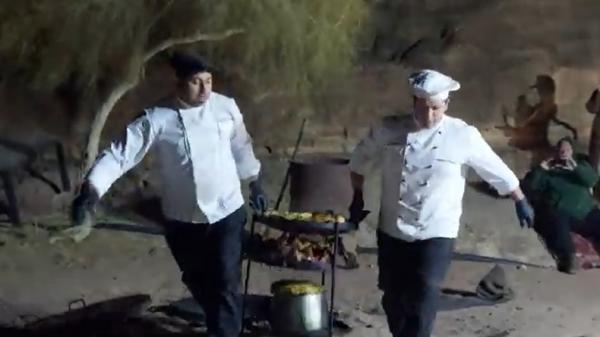 Nikmatnya Zarb dan Mansaf Kuliner ala Timur Tengah yang Dipendam dalam Pasir di Wadi Rum Yordania