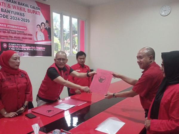 Mantan Wakil Bupati Sadewo Tri Lastiono Ambil Formulir Pendaftaran Cabup
