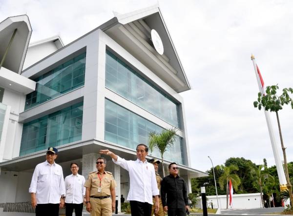 Presiden Jokowi Tinjau Kantor Gubernur Sulbar