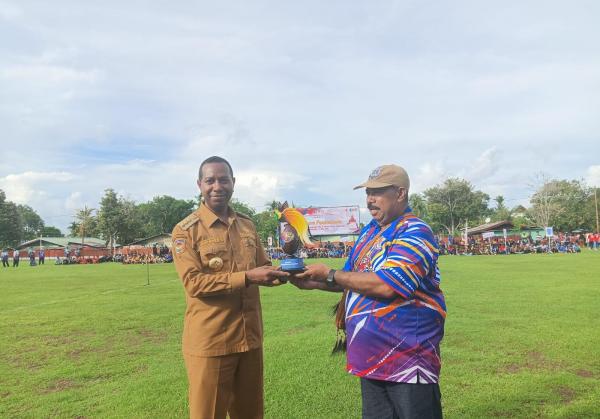 Apolo Safanpo Buka Pekan Olahraga Pelajar SMA/SMK Papua Selatan 2024