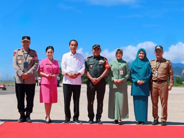 Kapolda dan Ketua PD Bhayangkari Sulbar Lepas Kepulangan Presiden Jokowi Usai Kunker di Sulbar 
