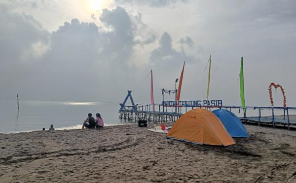 Pesona Pantai Tanjung Pasir di Teluk Naga yang Mengagumkan