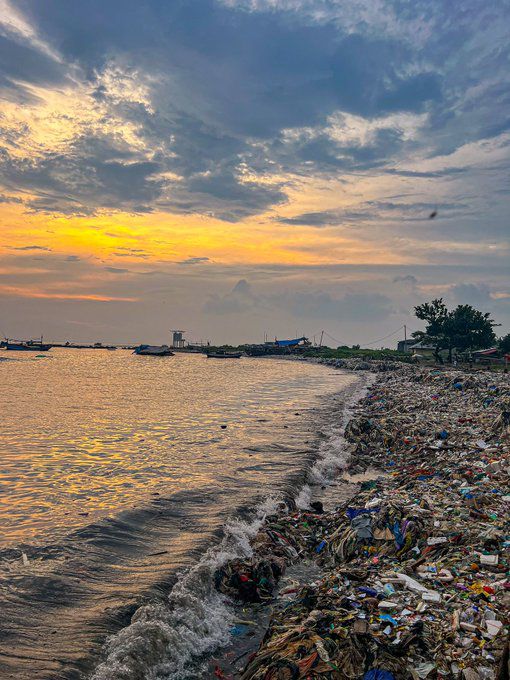 Pantai Teluk Labuan di Pandeglang Banten Kembali Ditumpuki Sampah