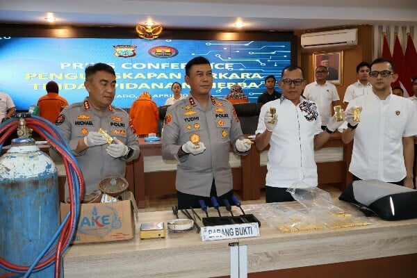 Polda Sulut Gagalkan Penjualan 10 Kg Emas dari Tambang Ilegal ke Surabaya
