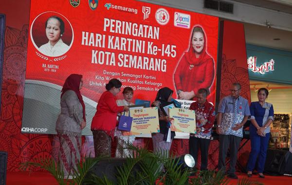 Single Parent Kuli Bangunan Raih Penghargaan Perempuan Tangguh 2024 Kota Semarang