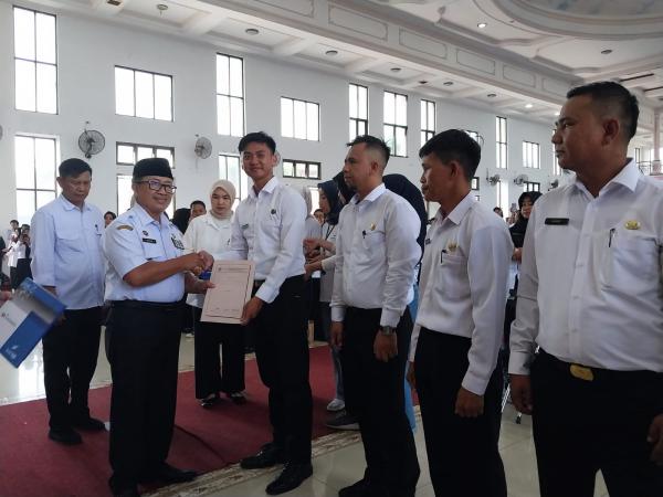 1.390 Pegawai Pemerintah dengan Perjanjian Kerja Cianjur di Sumpah Janji Jabatan