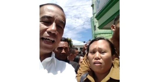 Kepala Sekolah Perempuan Ini Temui Jokowi Lapor Bangunan SMP Negeri 3 Balla Mamasa Memprihatinkan