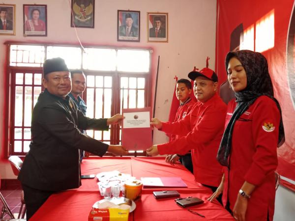 Ali Rahman Ambil Berkas Pertama Calon Kepala Daerah Way Kanan dari PDI Perjuangan 