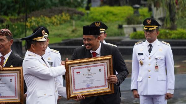 Bobby Nasution Raih Anugerah Tanda Kehormatan Satyalancana Karya Bhakti Praja Nugraha