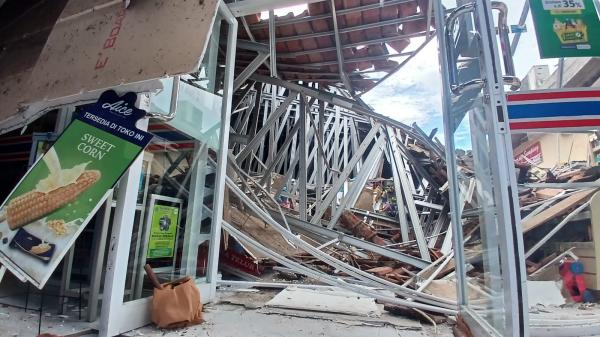 Atap Baja Ringan Minimarket di Tasikmalaya Tiba-Tiba Ambruk, Ini Kesaksian Pegawai