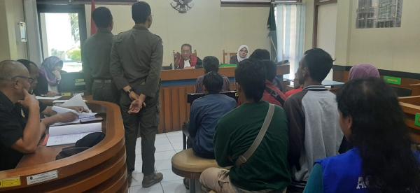 Terbukti Melanggar, Satpol PP Kota Bandung Seret Puluhan PKL ke Meja Hijau
