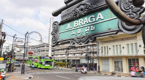 Bebas Kendaraan Setiap Akhir Pekan, Ini Dia Tiga Spot Tempat Wisata di Braga