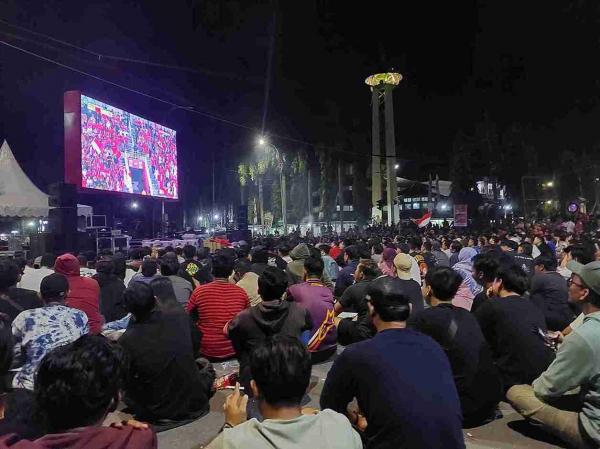 Bupati Kukar Penuhi Harapan Netizen, Nobar Timnas U-23 di Videotron Hebohkan Tenggarong