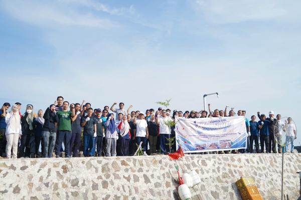 PT PLN Indonesia Power UBP Banten 1 Suralaya Lakukan Coastal Clean Up dan Tanam Pohon di Desa Salira