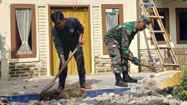 Imbas Gempa M6,5 Garut, Atap Rumah Warga di Mekartani Singajaya Ambruk