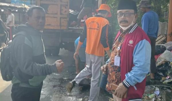 DLHK Kota Depok Bersihkan Sampah Menumpuk di Jalan Proklamasi, Warga Abadijaya Beri Apresiasi