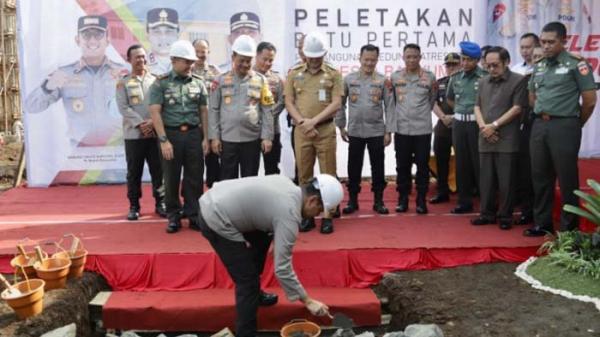 Kapolda Jawa Tengah Letakkan Batu Pertama Pembangunan Gedung Satreskrim Polresta Banyumas