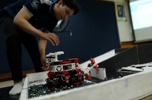 Team Robot Megalodon UMS Optimis Lolos Kompetisi KRI 2024