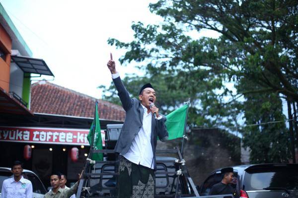 Andi Ibnu Hadi Diantar Ratusan Santri Kembalikan Formulir Bacawalkot ke PKB Kota Tasikmalaya