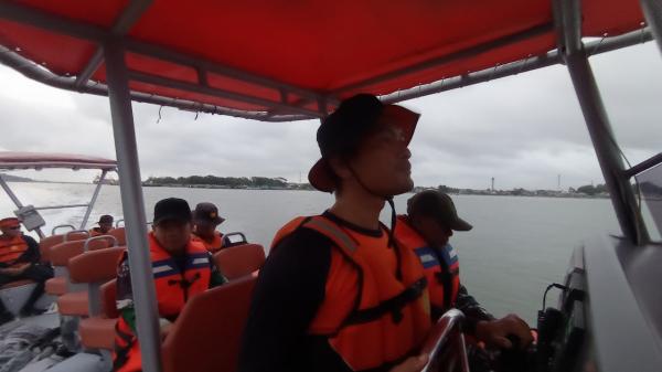 Dihantam Gelombang Besar, Perahu Katir Terbalik Seorang Nelayan Hilang