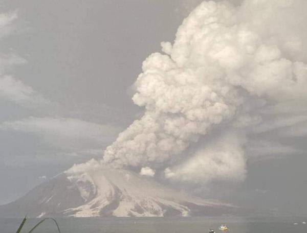 Awas! Abu Vulkanik Gunung Ruang sampai Manado, Ini Bahayanya