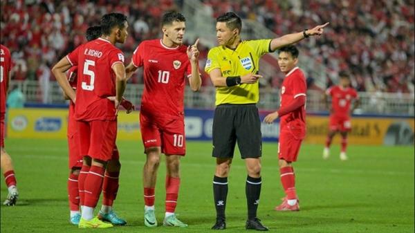 4 Kontroversi Wasit Shen Yinhao saat Pimpin Laga Indonesia U-23 vs Uzbekistan, Bikin Netizen Murka